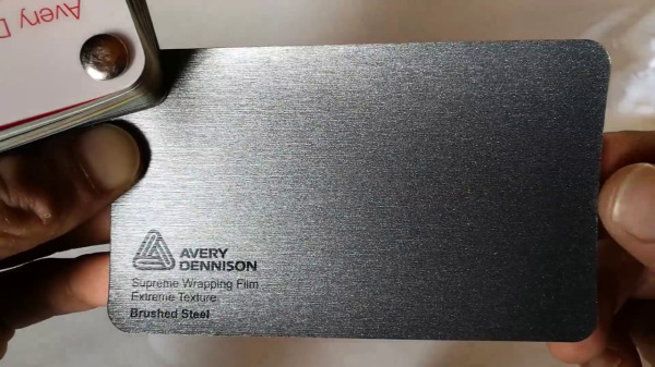 Avery Brushed Black, rozmer 1,52m x 0,8m